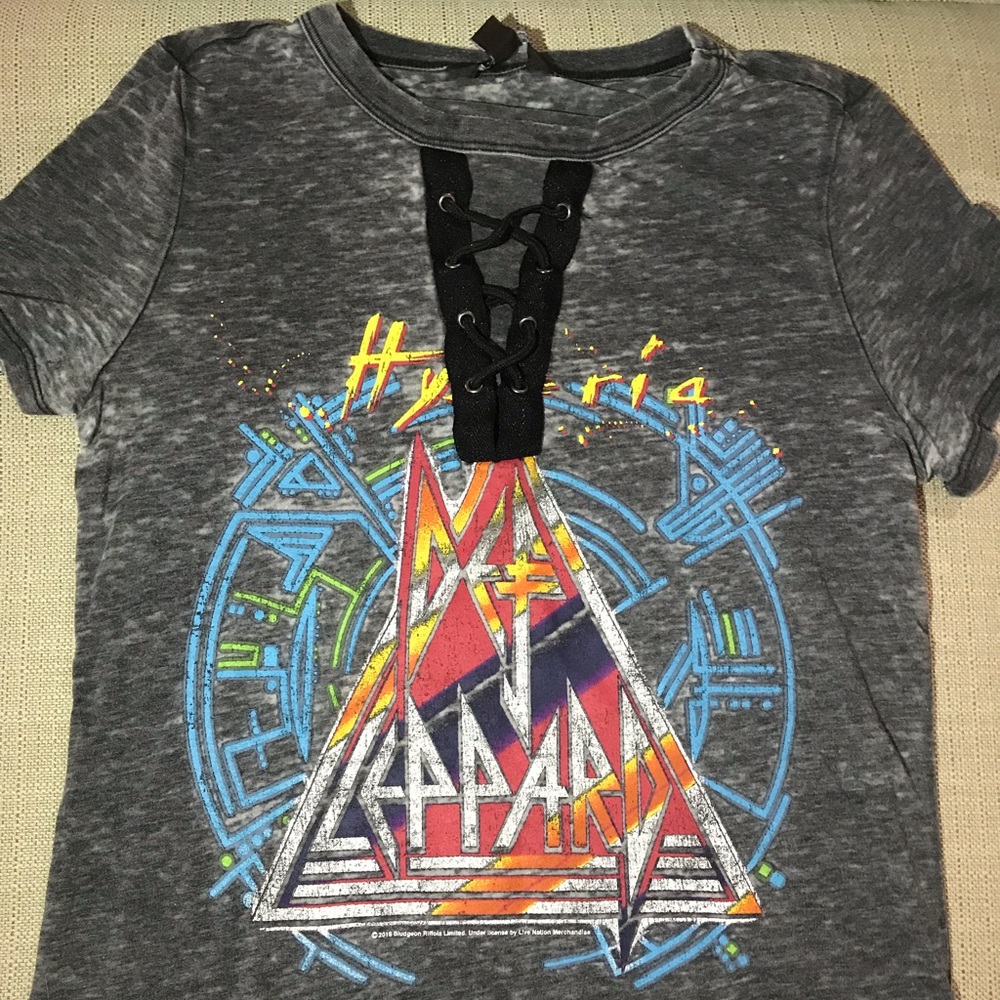 💜SALE💜 Gray Def Leppard T-Shirt (XS)